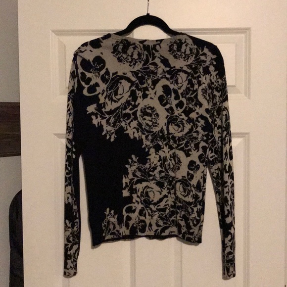 Camellia abstract black and cream sweater- size M - Picture 3 of 3